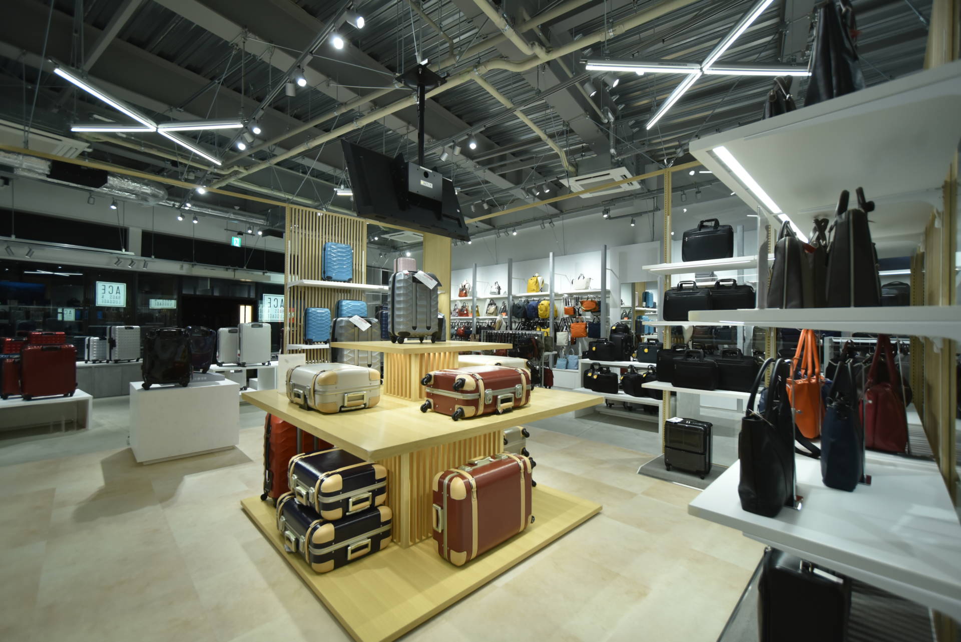 埼玉県・ACE BAGS&LUGGAGE