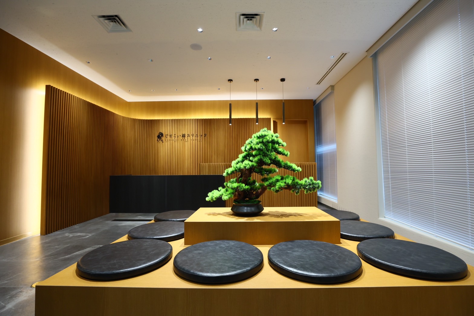 東京都・どすこい膝クリニック表参道院（株式会社ROOTS）